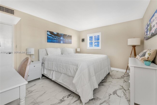 Building Photo - 1418 Collins Ave