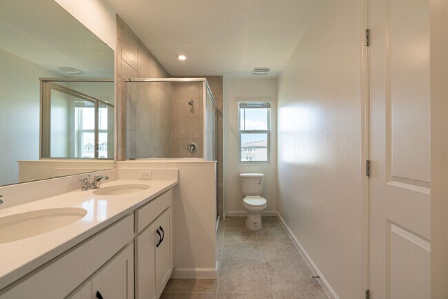 Building Photo - Almost Brand New 3 beds 2.5 baths in East ...