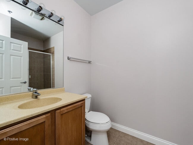 Building Photo - 8 W Monroe St