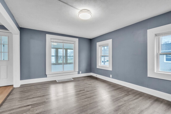 Building Photo - 114 Parker Ave