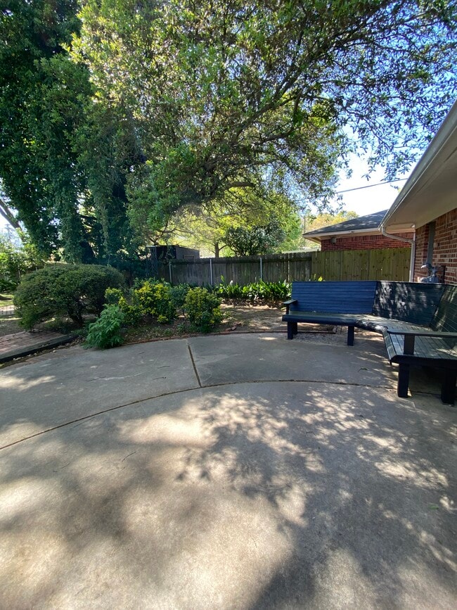 Building Photo - 455 Sandefur Dr