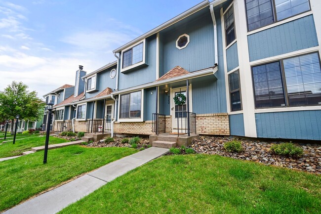 Building Photo - 3 Bedroom Townhouse Close To Ft. Carson