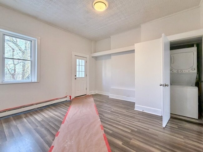 Building Photo - 592 Palisade Ave