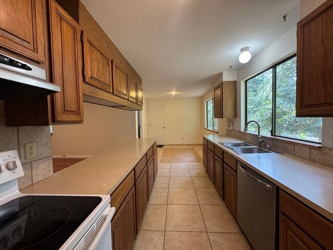 Building Photo - Tranquil 3 bedroom Rambler!!!