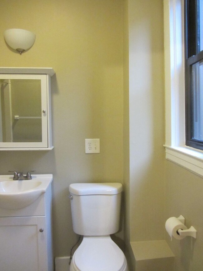 Building Photo - 32 Alfred St