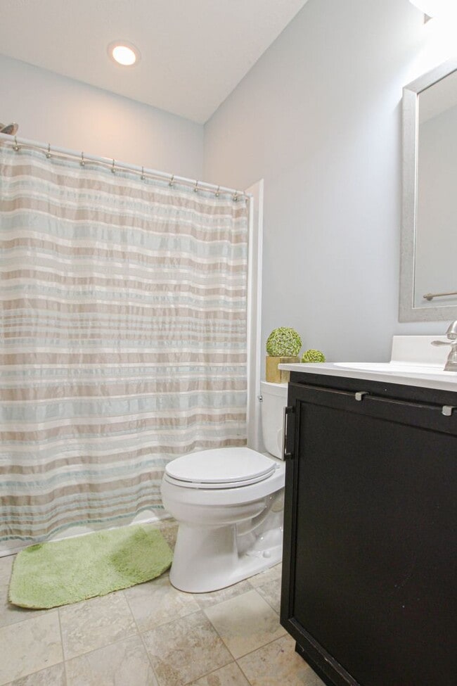 Building Photo - Pet Friendly Four Bedroom!