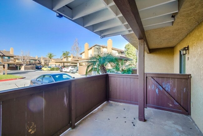 Building Photo - Beautiful 2 Story Townhouse with Prime Location!!