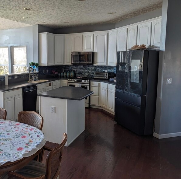 Building Photo - 1111 Waverly Dr