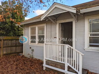 Building Photo - Amazing 2 Bed / 1 Bath Home on Tree-lined ...