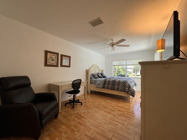 Building Photo - FURNISHED SHORT TERM RENTAL - 3 Bed / 2 Bath - Single Family Pool Home - $5,000/month ** Heated S...