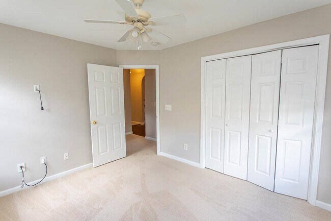 Building Photo - 384 Esher Ct