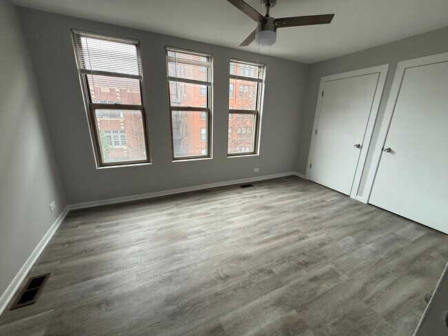 Building Photo - 744 W Gordon Terrace