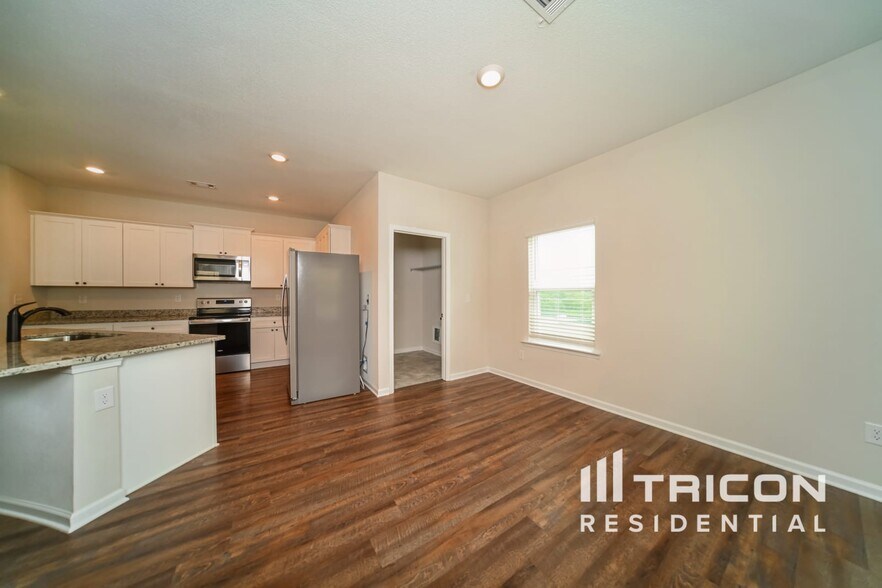 Building Photo - 966 Minden Terrace