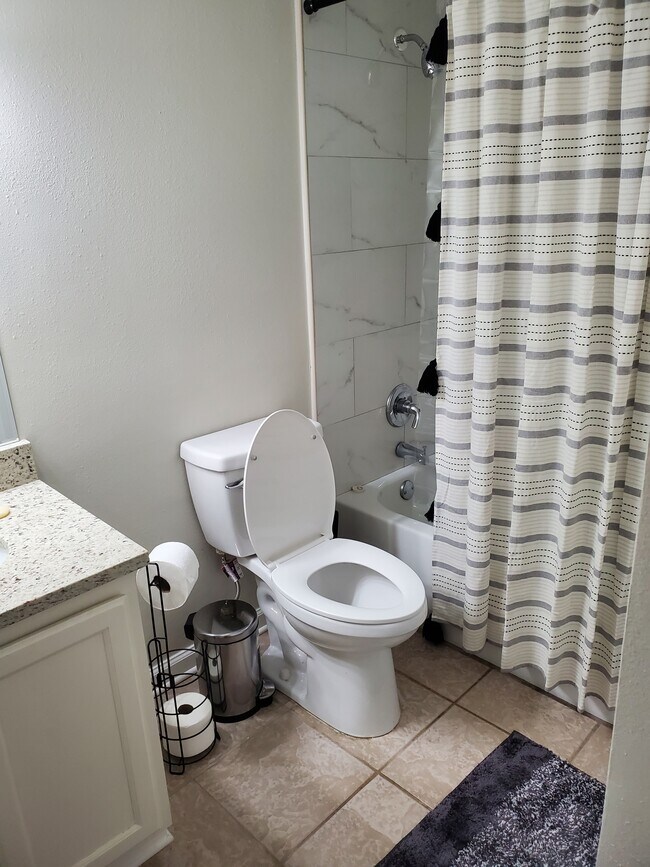 Building Photo - 2500 Houma Blvd