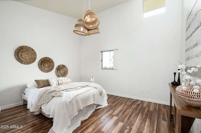 Building Photo - 1111 W University Dr