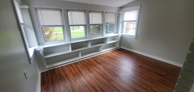 Building Photo - 152 East Fifth Street (Z1)-