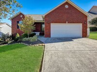 Building Photo - Stunning 3BR / 2BA ONE LEVEL Home in conve...