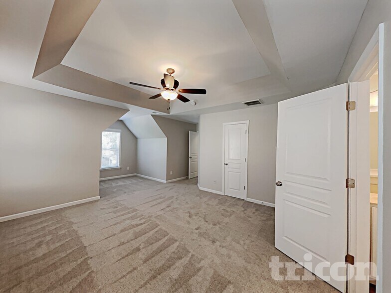 Building Photo - 553 McCarthy Dr