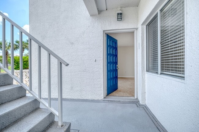 Building Photo - 14800 Walsingham Rd