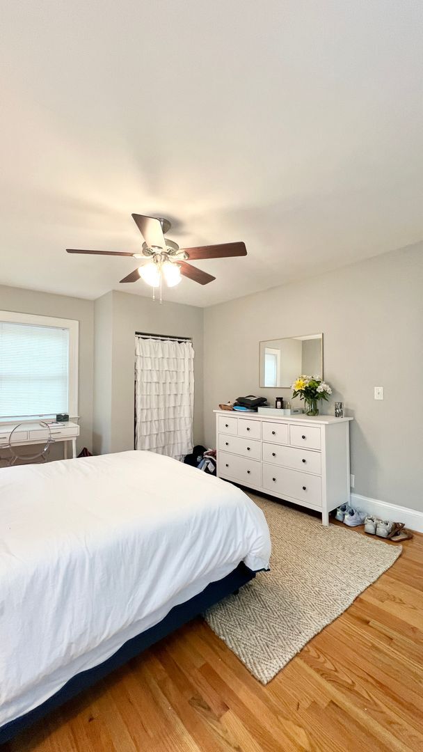 Building Photo - 4 bedroom home for 4 or 3 people (one bloc...
