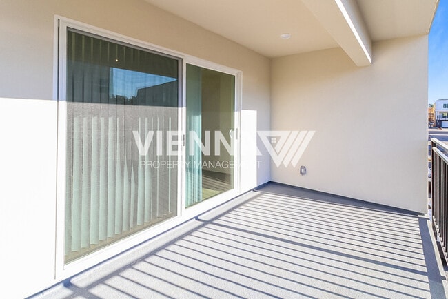 Building Photo - 7998 Quiet Knolls Dr