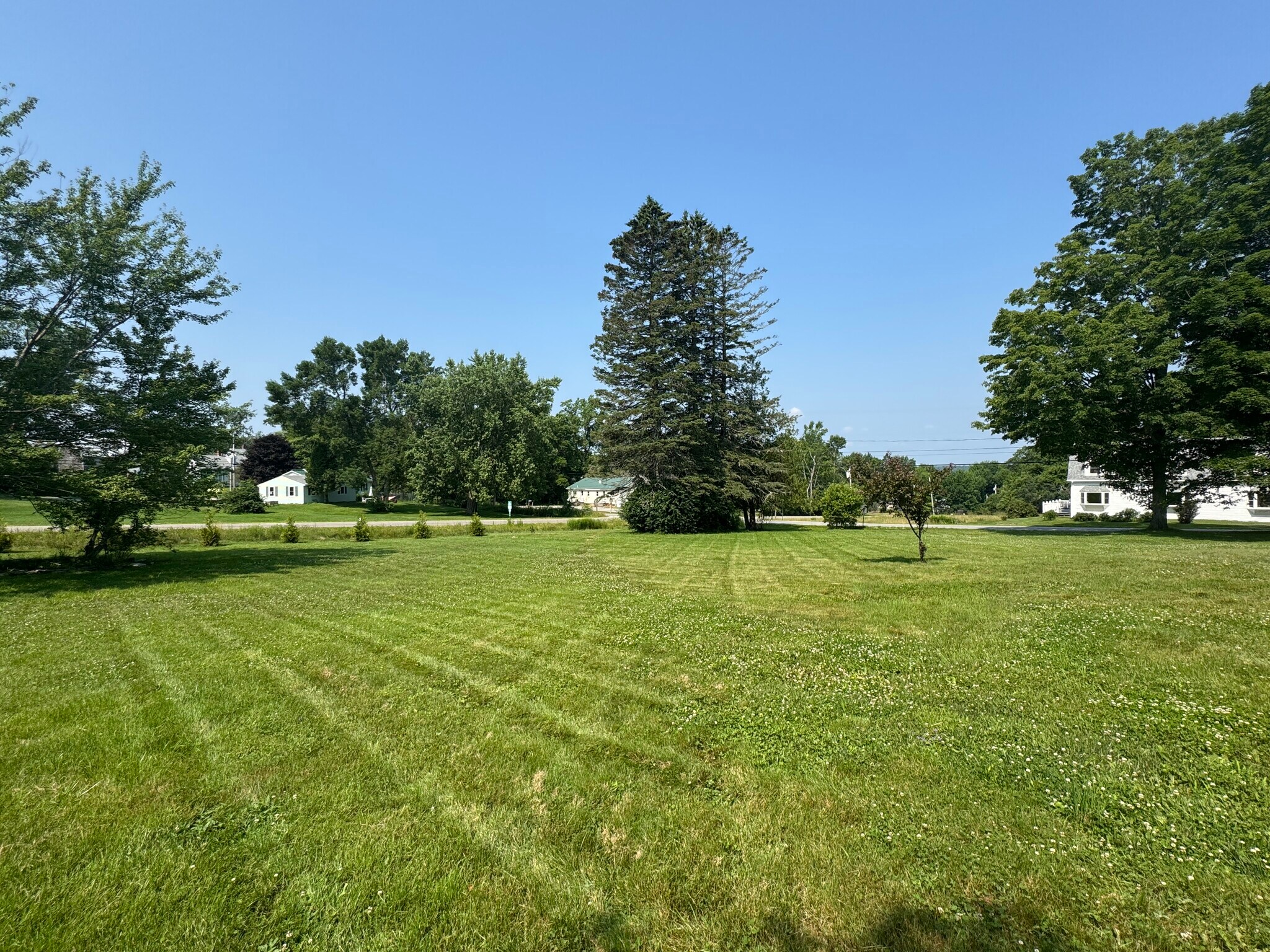 Building Photo - 63 School House Rd