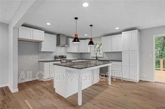 Building Photo - 1917 E Stratford Rd