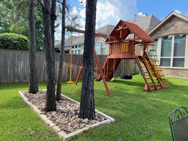 Building Photo - 166 Lindenberry Cir