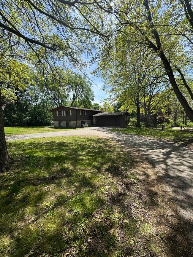 Building Photo - 7705 E Rockton Rd