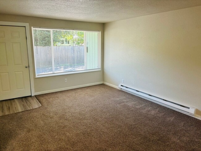 Building Photo - Cute 2 bedroom West Harvard area