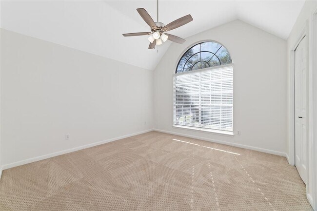 Building Photo - 2719 Oakland Dr
