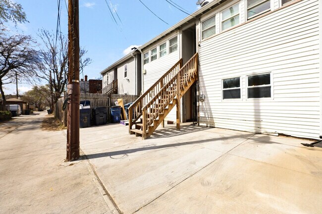 Building Photo - 1701 14th St SE