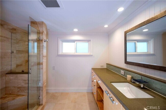 Building Photo - 512 3rd St
