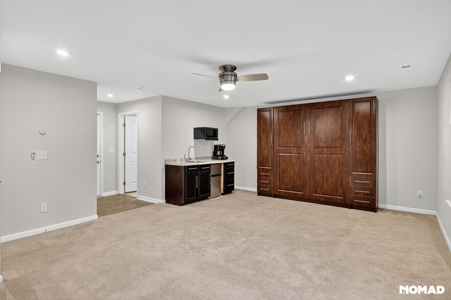 Building Photo - 305 Cross Country Way