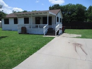 Building Photo - 605 Jackson St