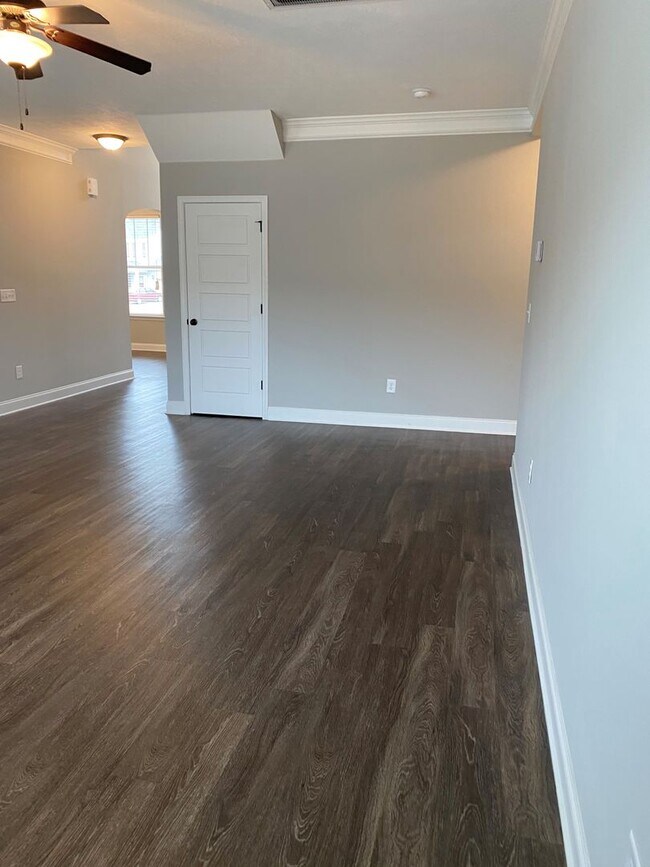 Building Photo - Spacious 5-Bedroom Home with Open Foyer - Move-In Ready! **Close to Fort Gordon, Hospitals, and I...