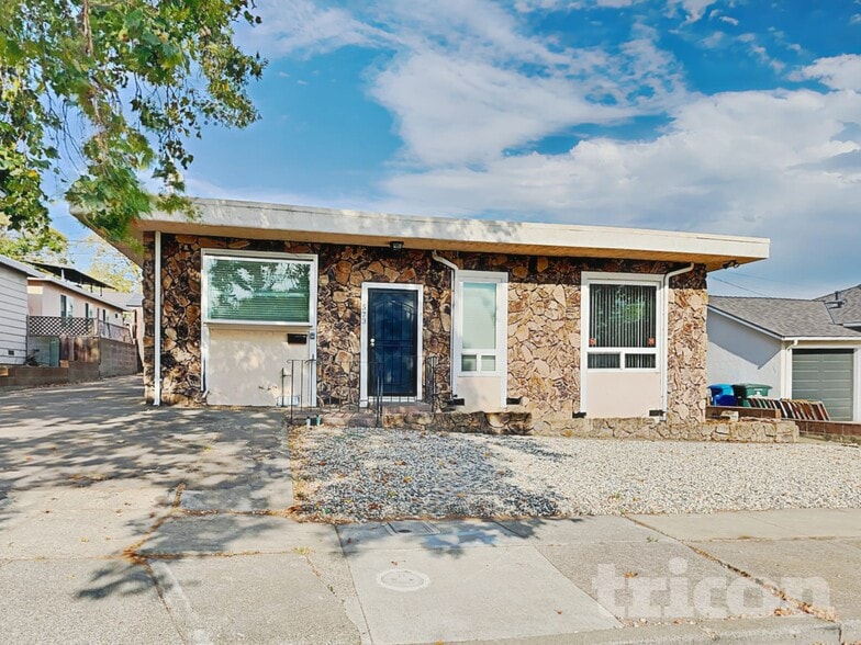 Building Photo - 573 Laurel St