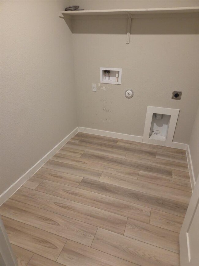 Building Photo - 2421 Corriente Path