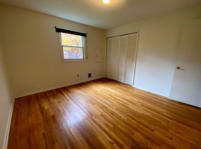 Building Photo - Adorable White Salmon Home!