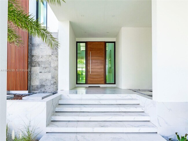 Building Photo - 1248 NE 89th St