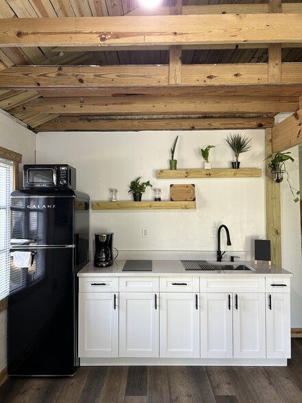 Building Photo - 4339 Tiny Ln