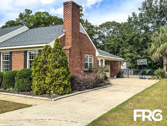 Building Photo - 207 Woodbine St