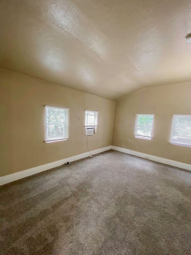 Building Photo - Awesome 1 bedroom | 1 bath apartment in historic home close to The PEARL!