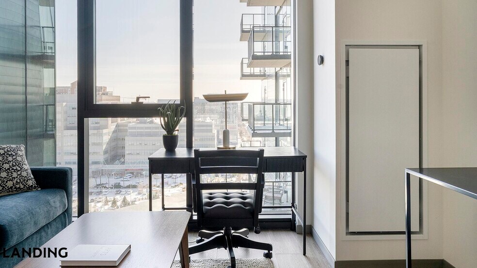 Building Photo - 513 S Damen Ave