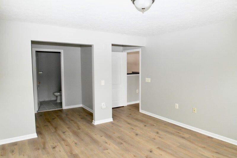 Building Photo - 8911 Town Center Cir