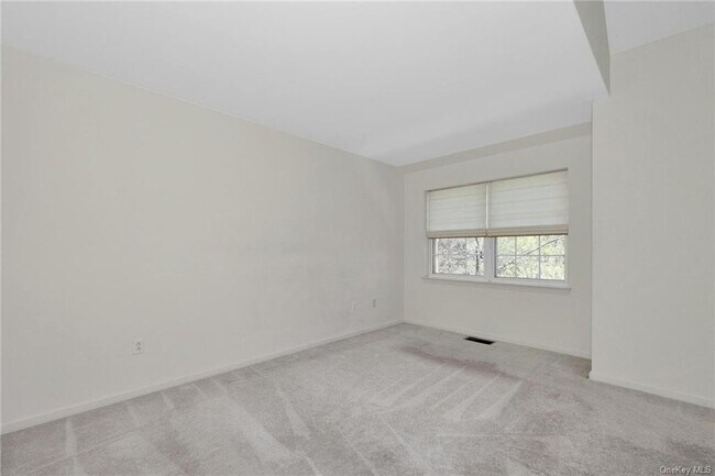 Building Photo - 31 Underhill Dr