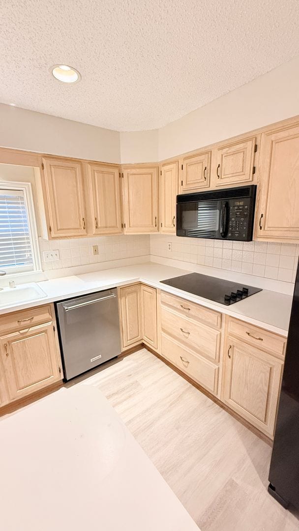 Building Photo - 3 Bedroom/2.5 Bath with den/bonus room and 2 Car Garage