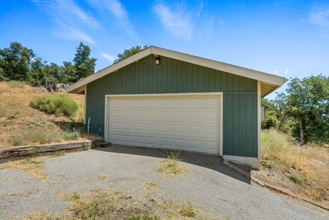 Building Photo - 26120 Deertrail Dr