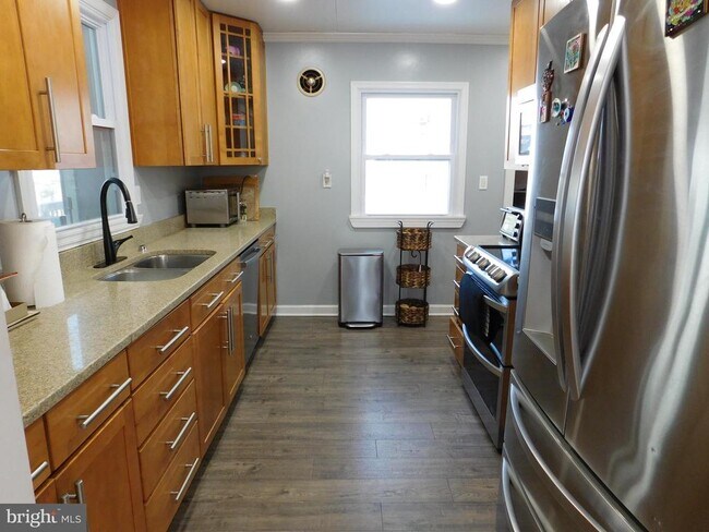 Building Photo - 6421 Inwood Dr