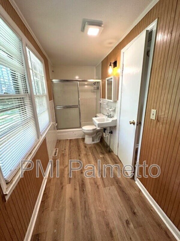 Building Photo - 529 Skyland Dr
